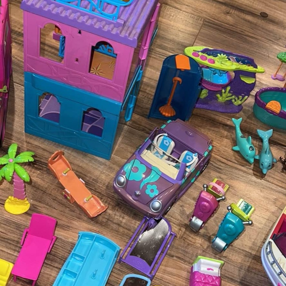 VTG POLLY POCKETS COLLECTION 290+ PIECES 2000's HOUSE ,CAR,BOAT, POOL-CARS- EUC! - Picture 4 of 6